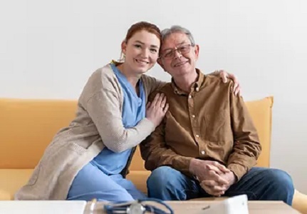 smiley-man-woman-posing-together